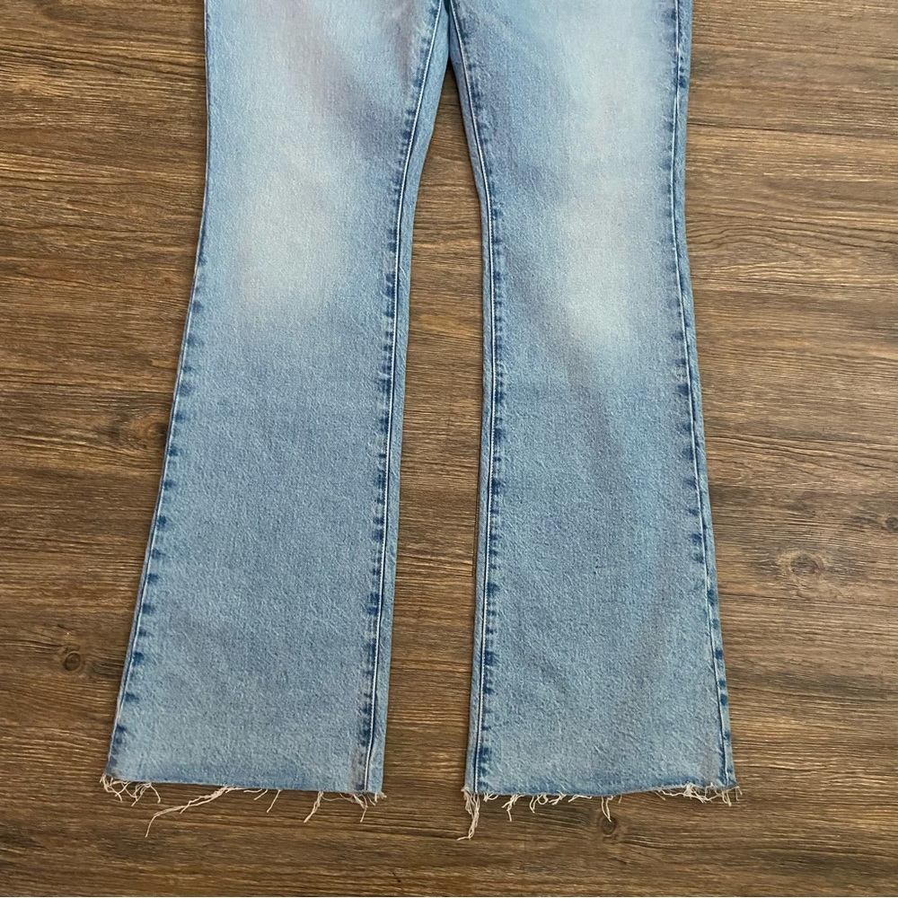 Good American Light Blue Straight-Leg Jeans - Picture 5 of 9
